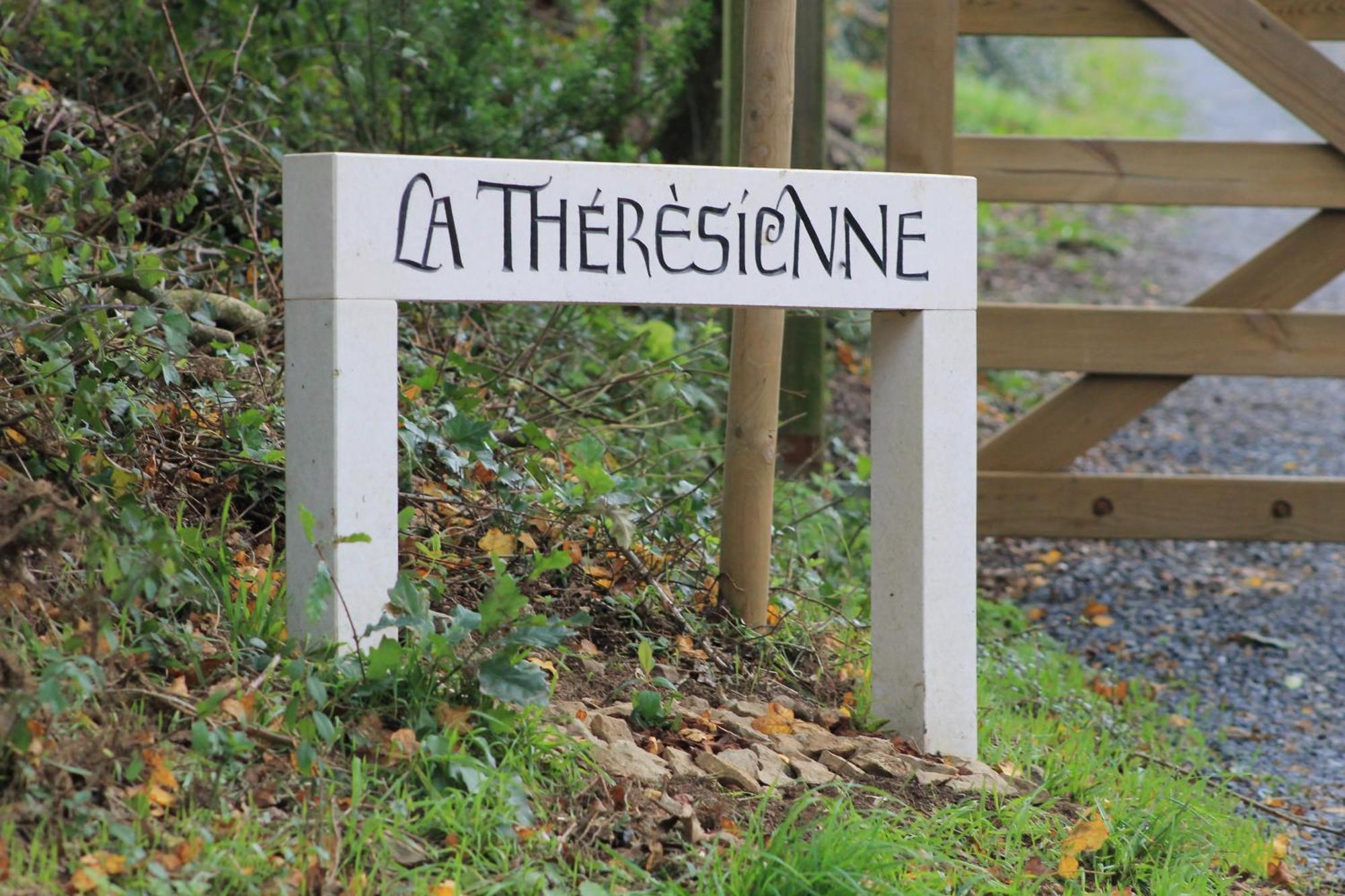 La Theresienne Pleines-Oeuvres エクステリア 写真